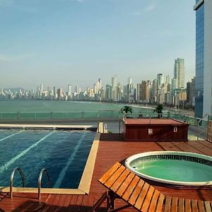 Para Casais, Predio Beira Mar, Em Frente A Roda Gigante